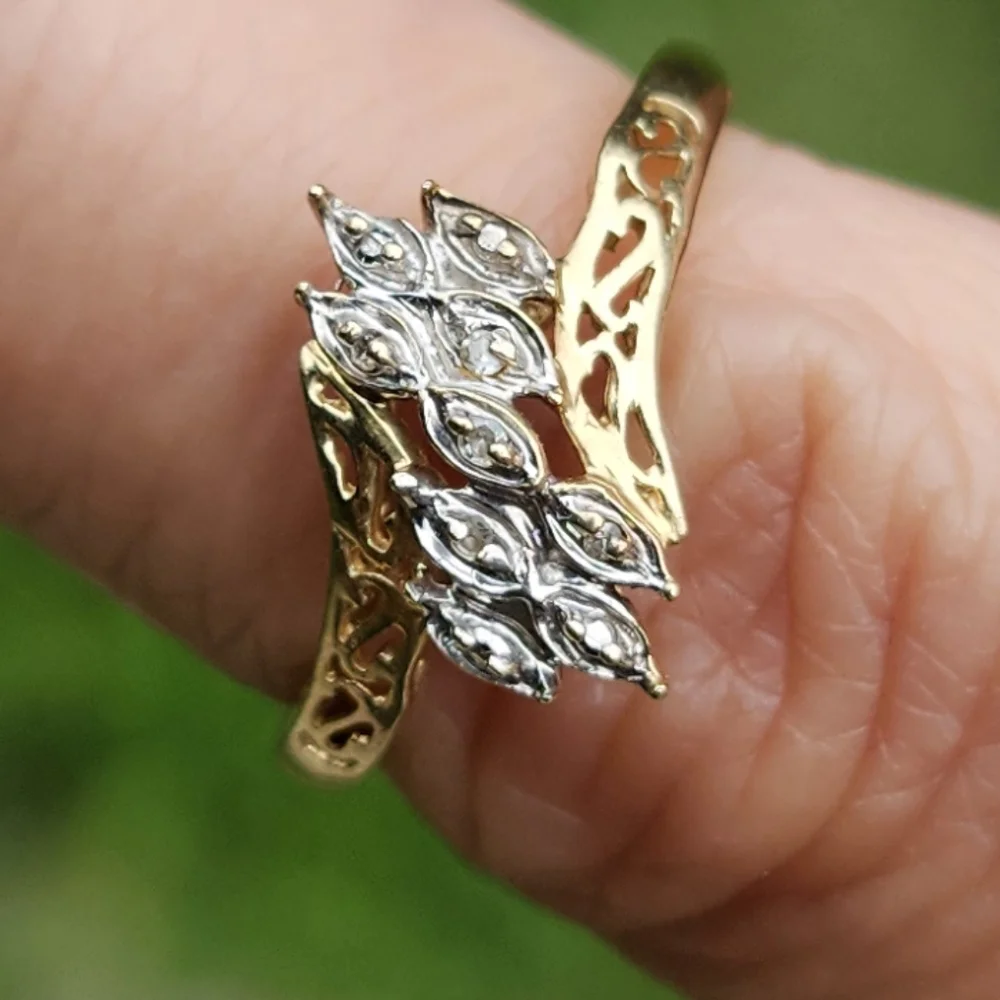 10kt gold diamond ring cluster